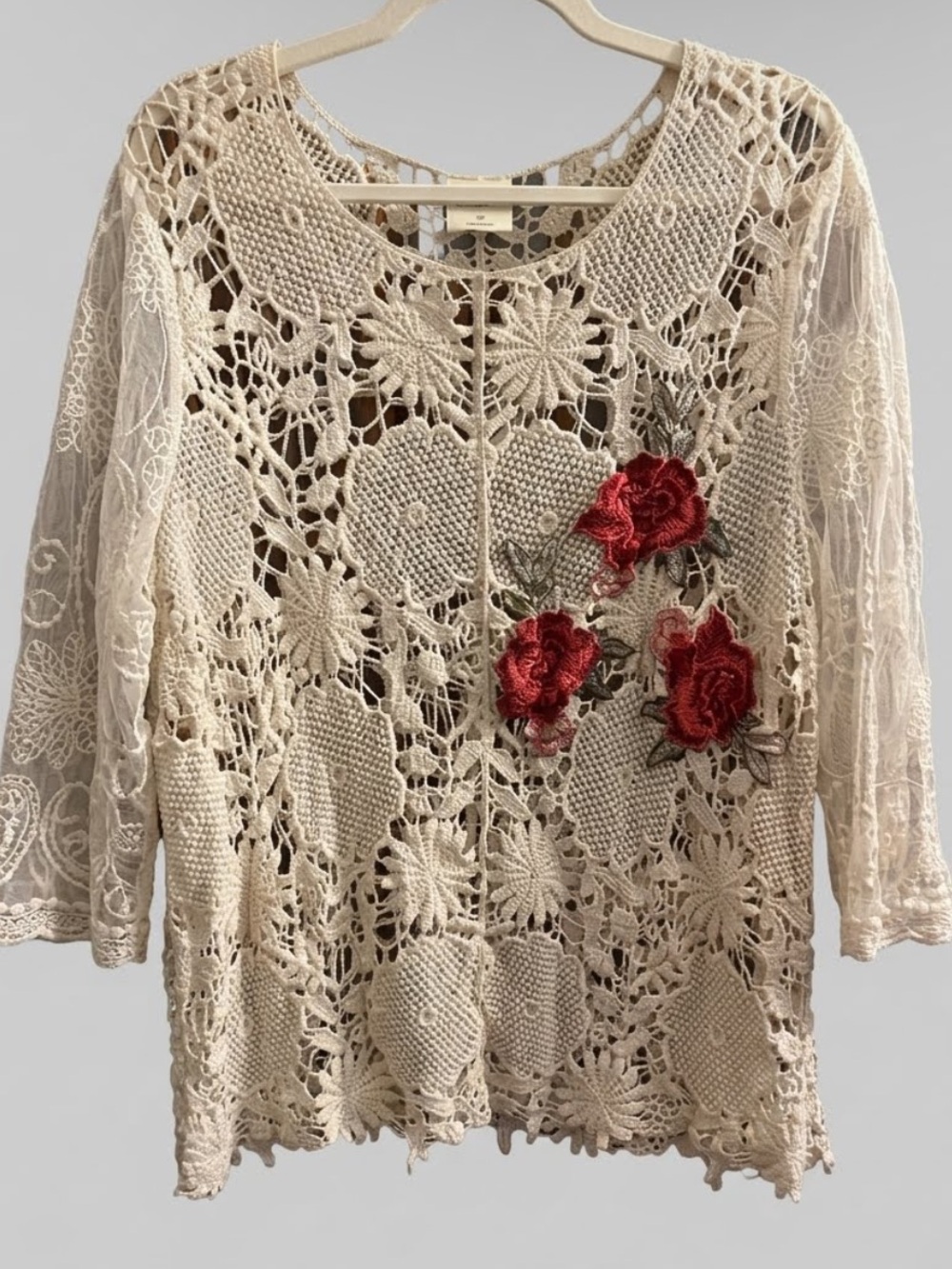 SZ 1X BEDFORD FAIR CROCHET, TULLE, ROSE APPLIQUÉ SWEATER